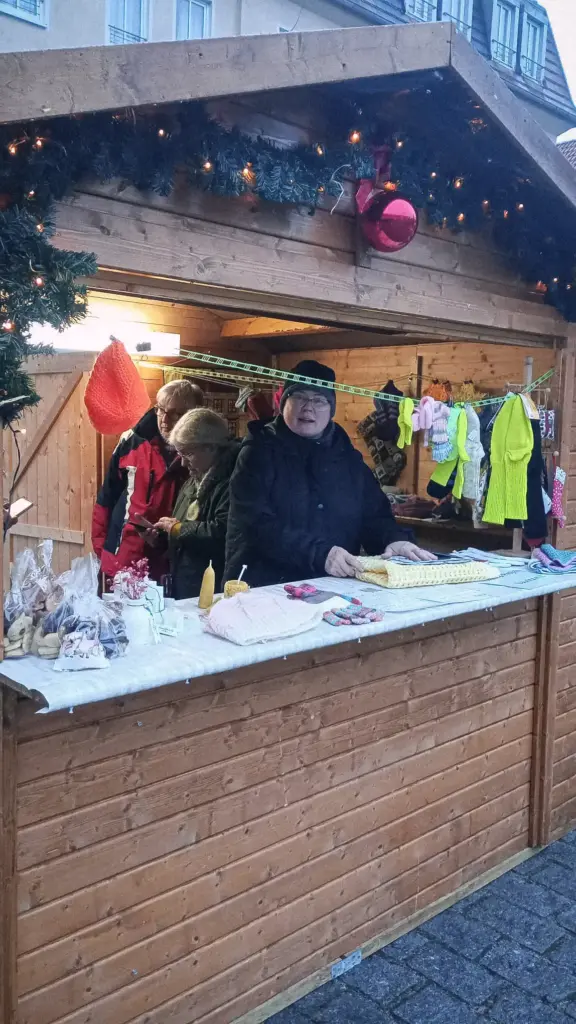 Adventsstand des Vereins Forum & Projekt Lausitz e.V. in Bad Muskau